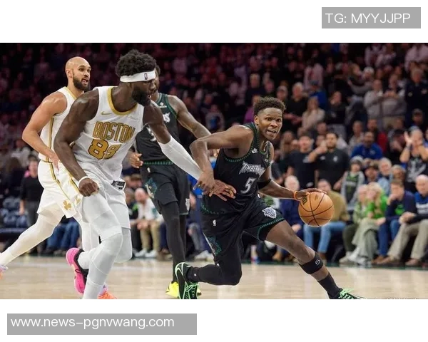 爱德华兹表现稳定半场5投3中斩获11分正负值高达12助球队争胜