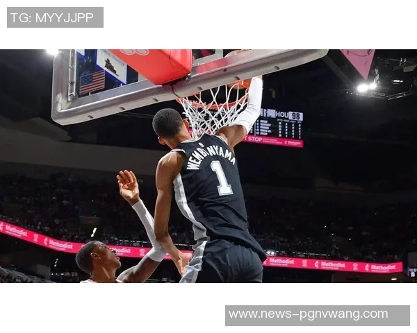 文班亚马高效砍下31分13板却因疑似受伤提前退赛但愿无碍