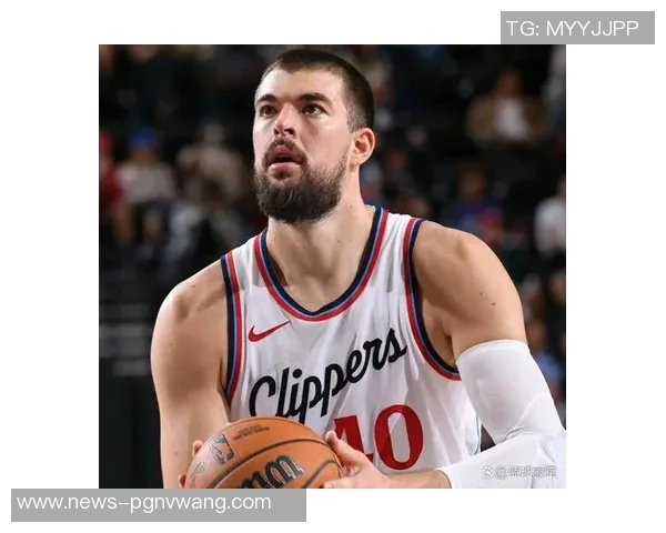 小卡面对祖巴茨防守困境展现个人能力成功打成2加1